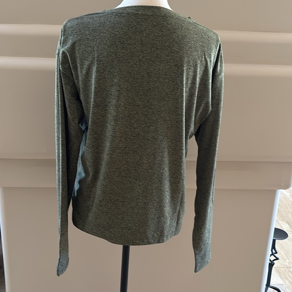 Beautiful Green Athleta Uptempo II Long Sleeve Top. Size S. New With Tags. - Picture 8 of 10